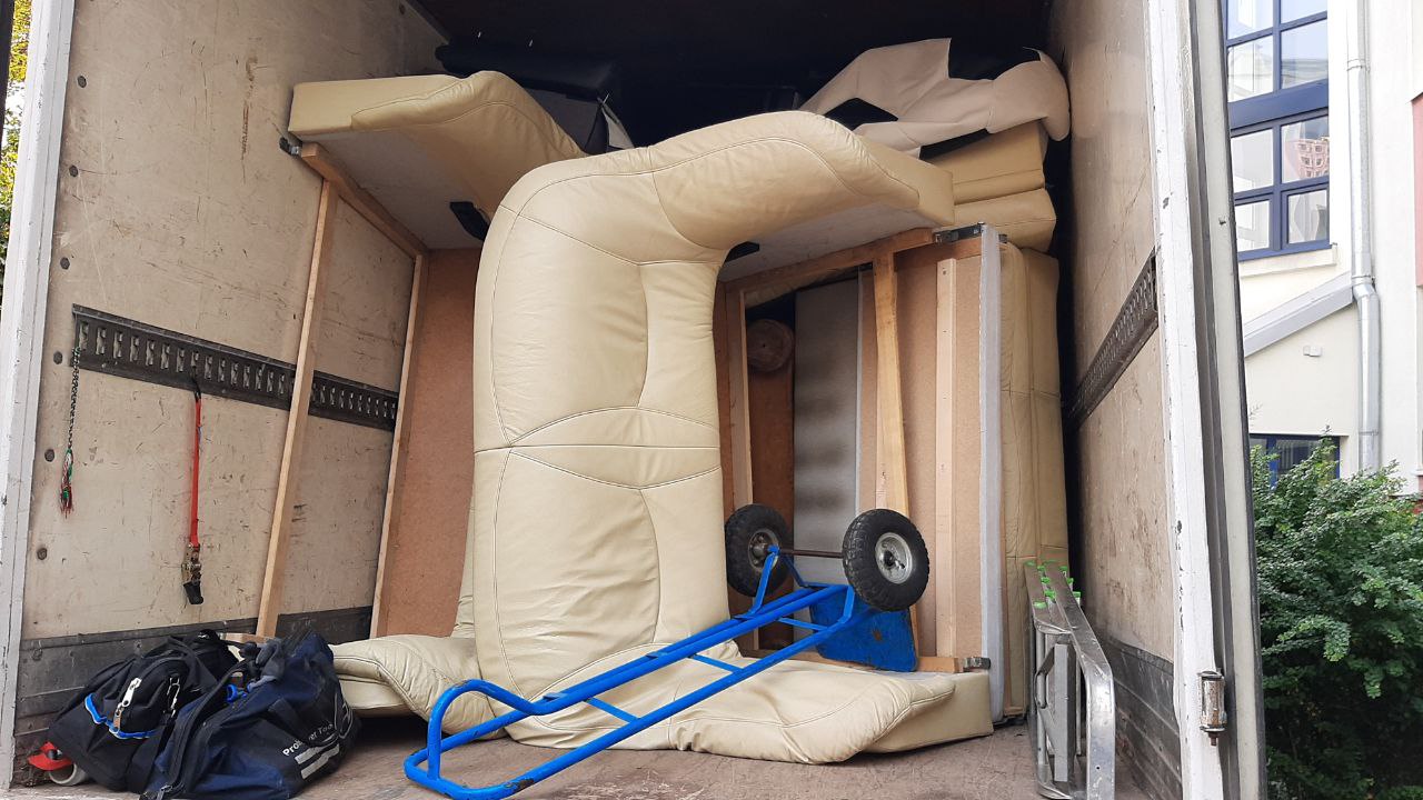 firma odbierająca stare meble w Warszawie 