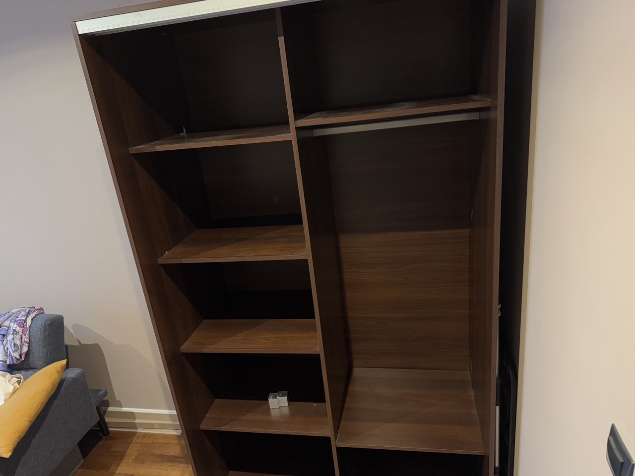 wywóz i demontaż szafy 