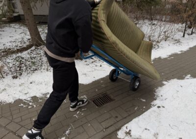 wyniesienie mebli z mieszkania w warszawie