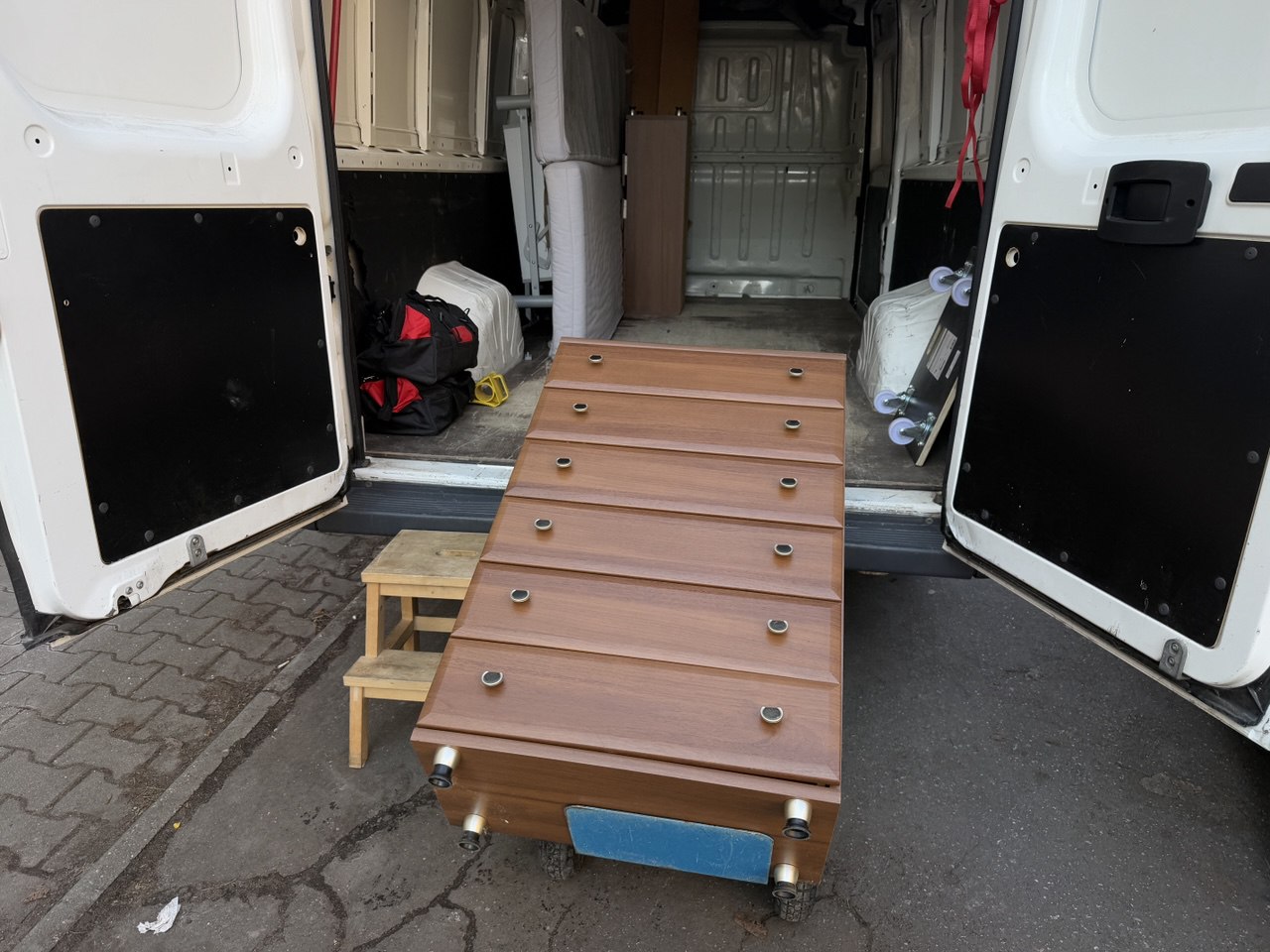 wywóz mebli w Warszawie