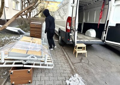 załadunek i wywóz starego łóżka i komody w warszawie