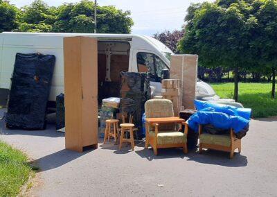 wywiezienie starych mebli i innych gabarytów w Warszawie