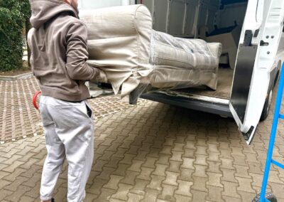wywóz starej kanapy w Warszawie